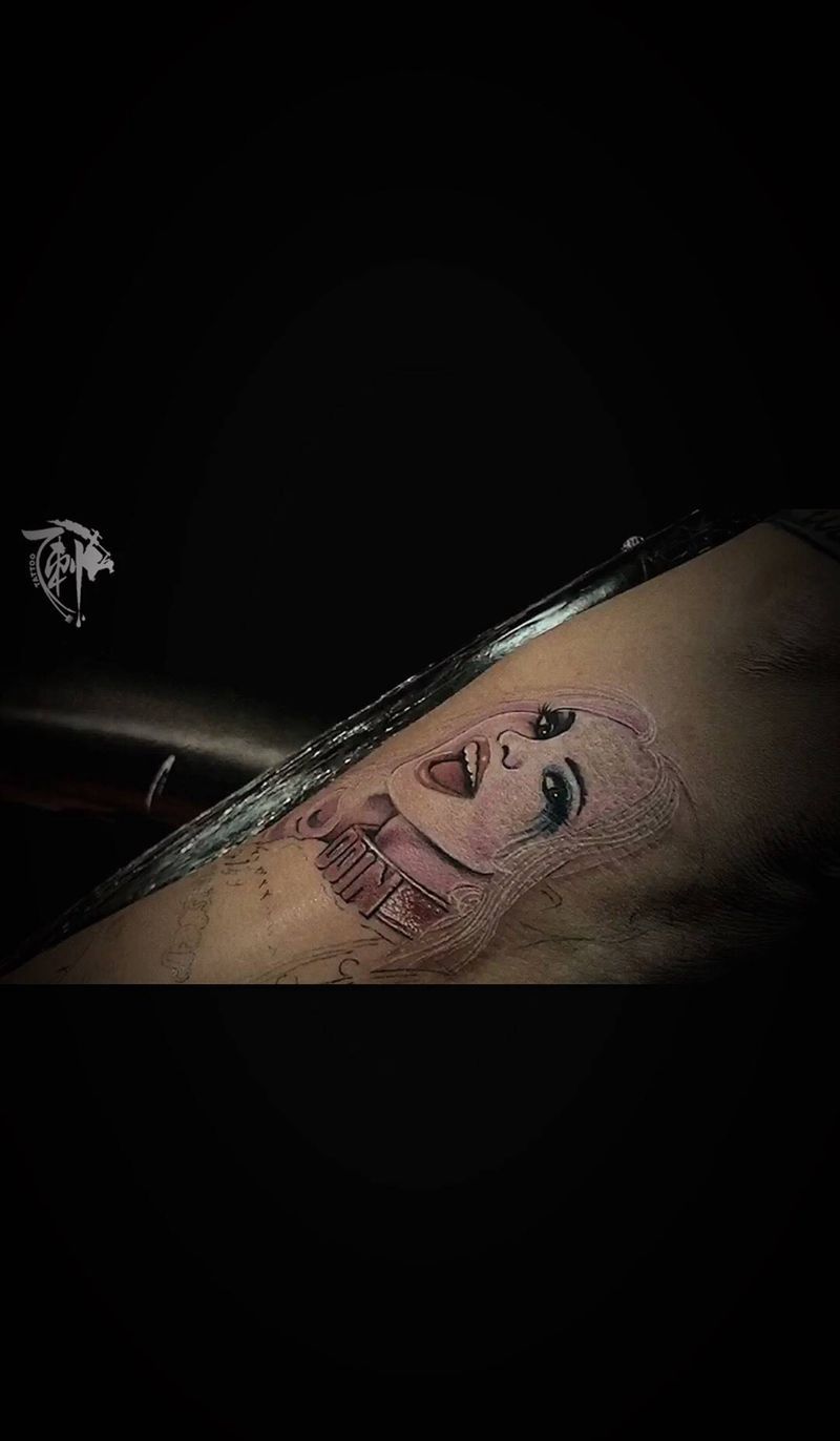 欧美（哈莉奎茵）未完成纹身图片_