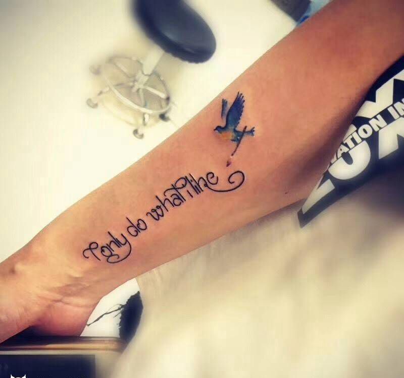 字母纹身图片_手臂花体字纹身图案