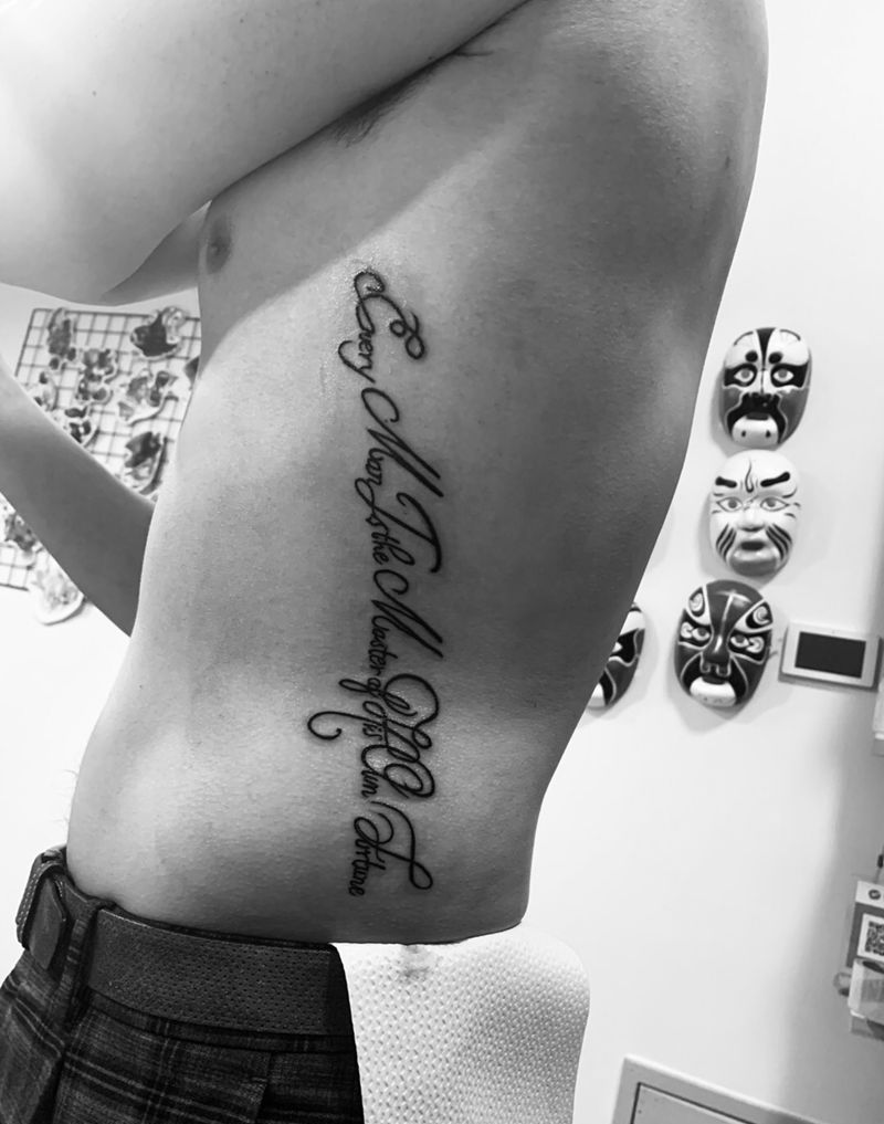 字母纹身图片_腰部花体字纹身图案
