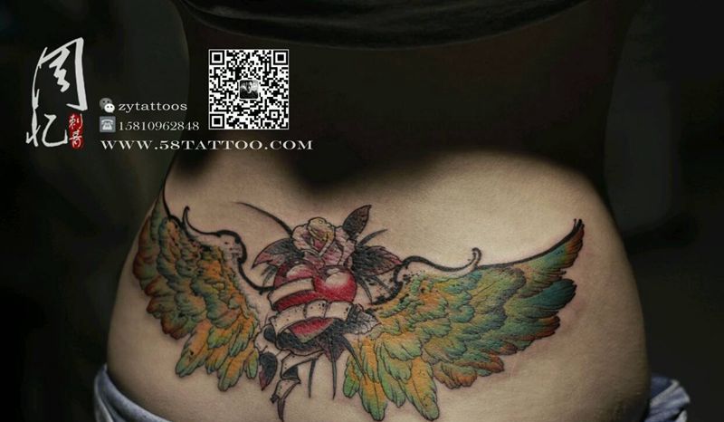 后腰翅膀爱心玫瑰纹身图片_