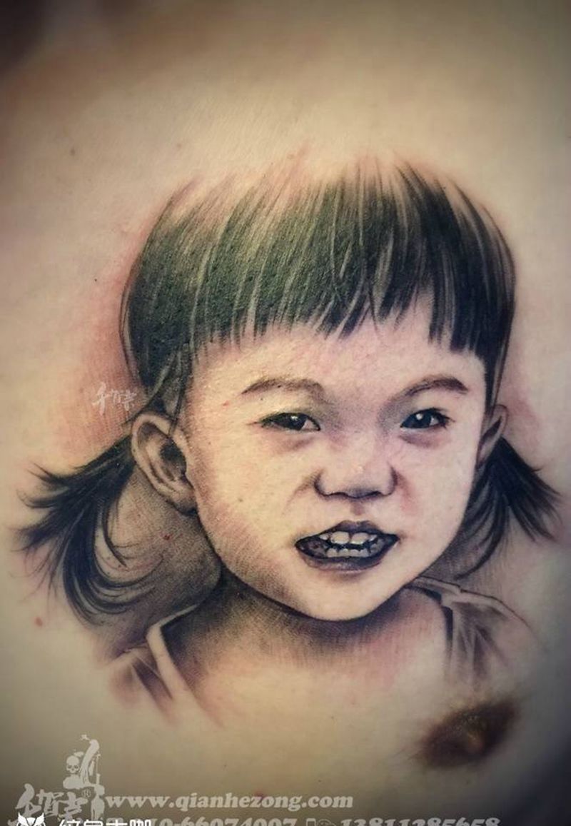 肖像纹身图片_成品胸部写实人物原创纹身图案