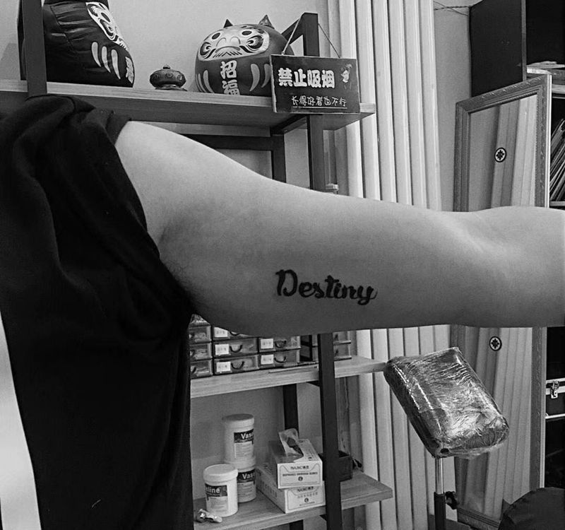 字母纹身图片_手臂纹身图案