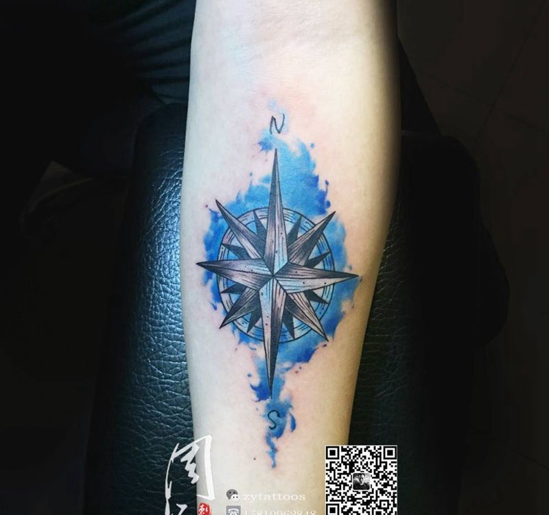 小臂内侧指南针纹身图片_