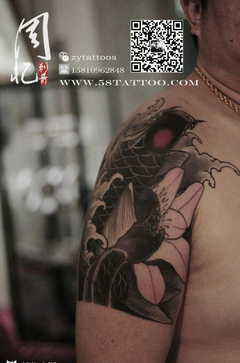 大臂鱼纹身图片_手臂传统动物周忆刺青成品纹身图案