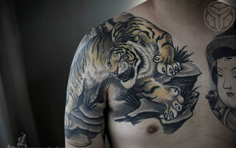 两只老虎纹身图片_胸部手臂肖像传统国画习俗动物手稿插画纹身图案