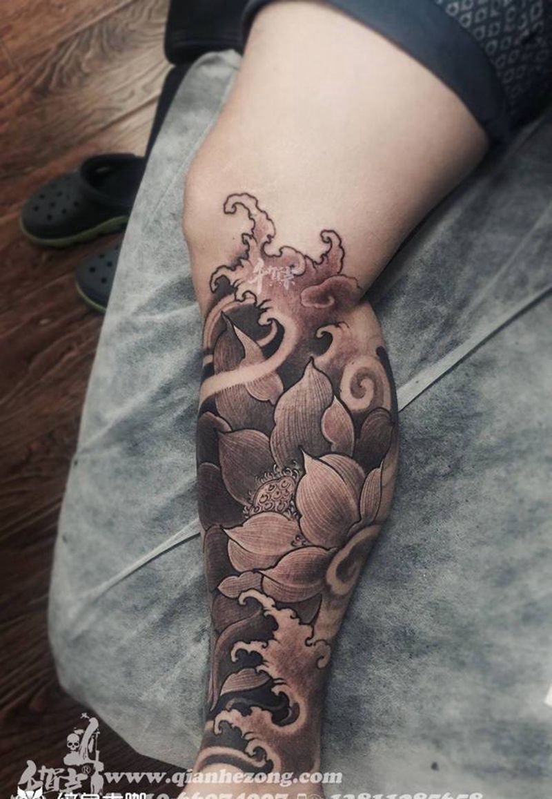 新风格莲花纹身图片_传统习俗欧美国画成品手稿插画原创植物腿部纹身图案