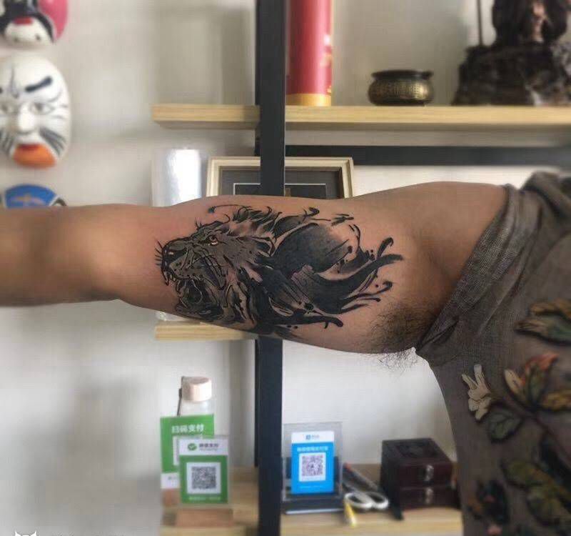 狮子纹身图片_成品手臂欧美动物纹身图案