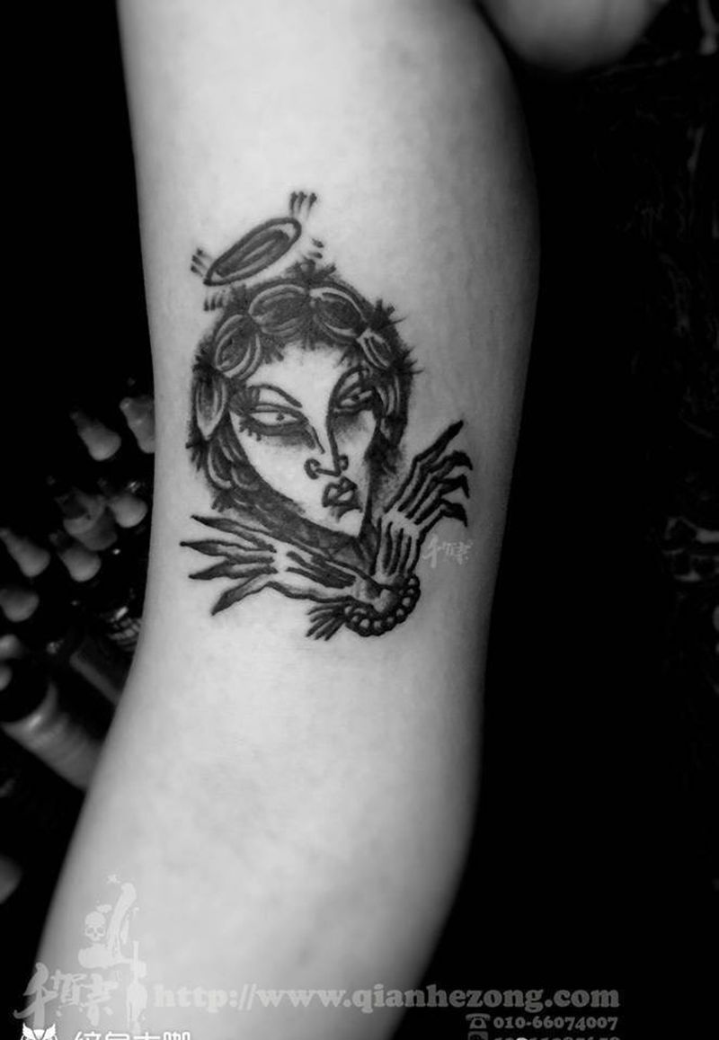 小小图纹身图片_清新写实字符几何人物图腾原创手臂成品纹身图案