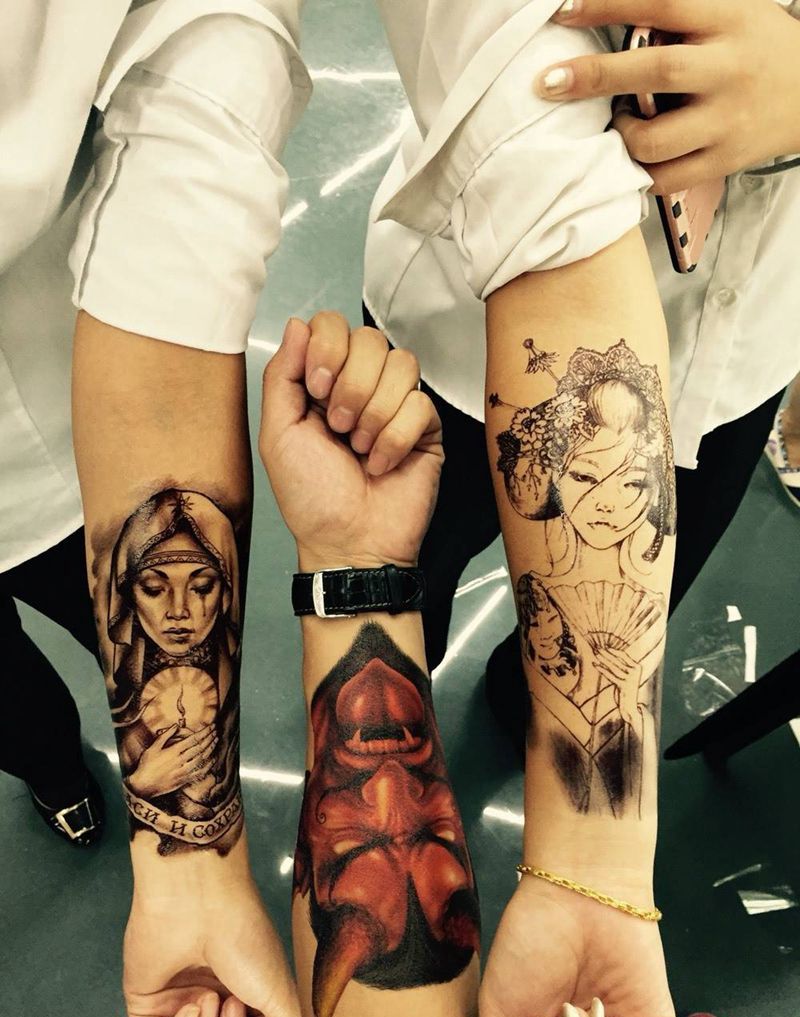 店外活动贴着玩。纹身图片_传统欧美手稿插画手臂腰部植物字符人物图腾纹身图案