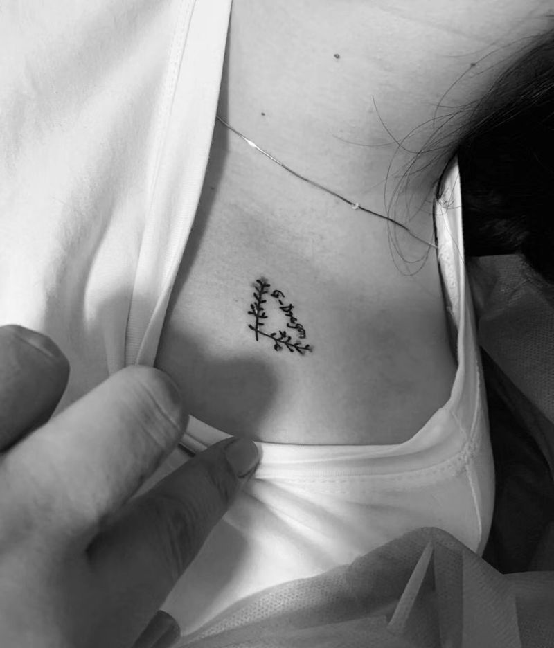 小清新纹身图片_胸部纹身图案