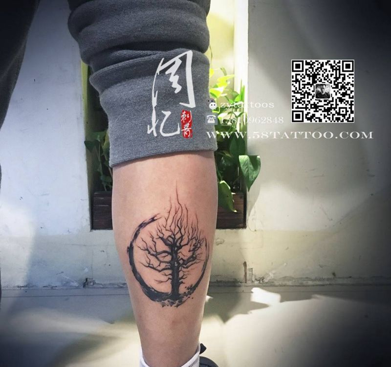 小腿水墨树纹身图片_
