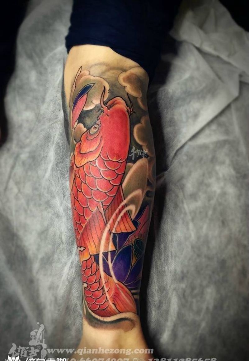 锦鲤纹身图片_手稿腿部脚部传统国画写实成品插画植物动物纹身图案