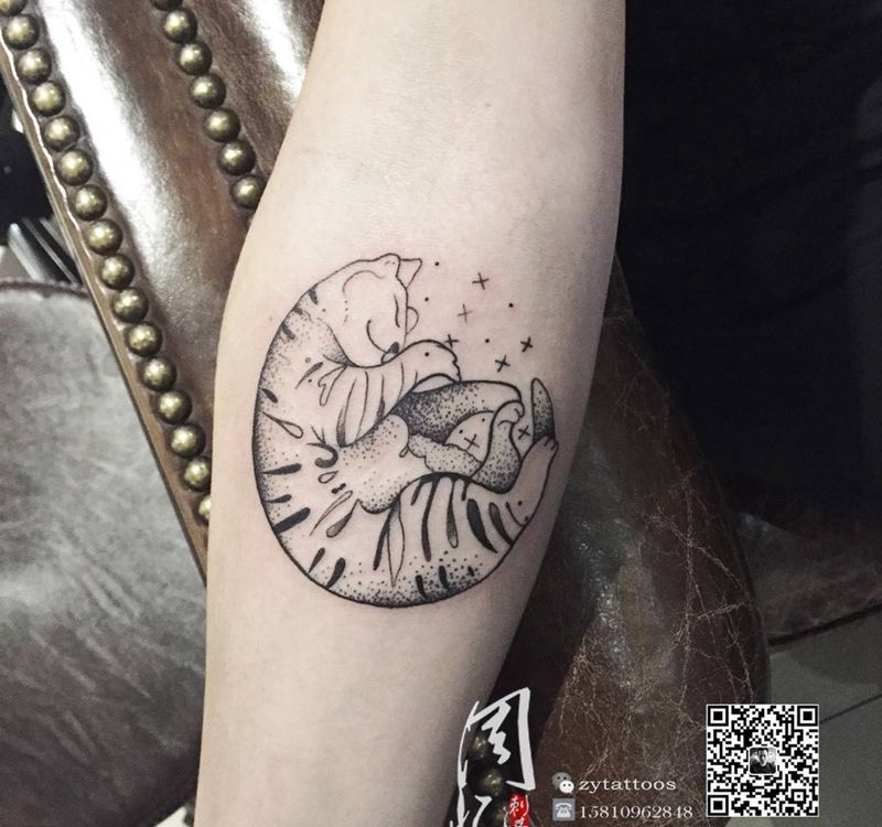 小臂内侧猫纹身图片_