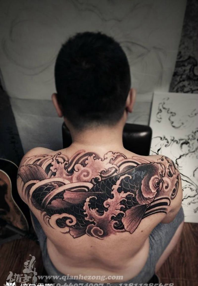 锦鲤纹身图片_成品颈部肩部背部传统几何人物动物原创纹身图案