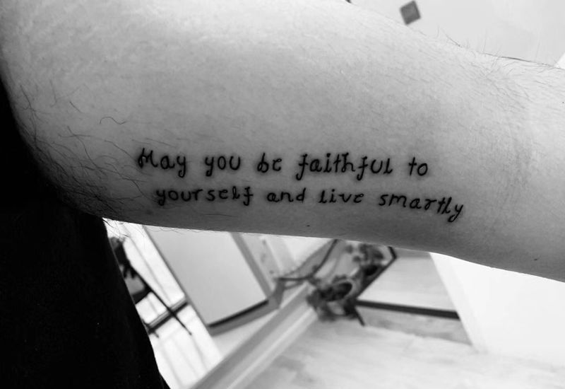 字母纹身图片_手臂花体字纹身图案