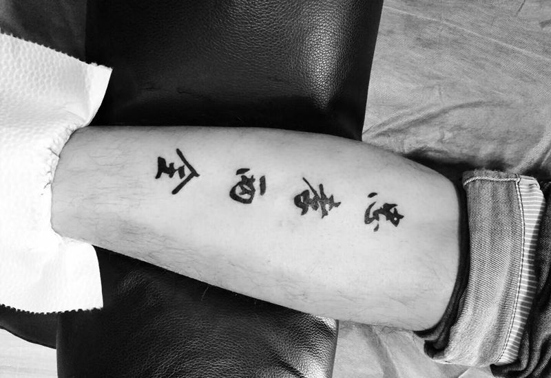 图腾纹身图片_腿部图腾纹身图案