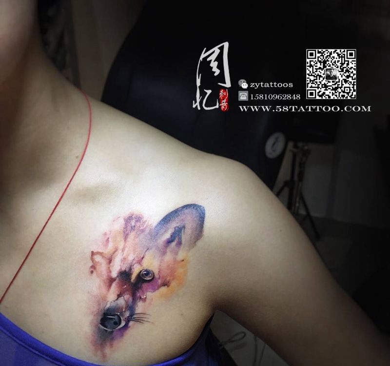 锁骨抽象狐狸纹身图片_