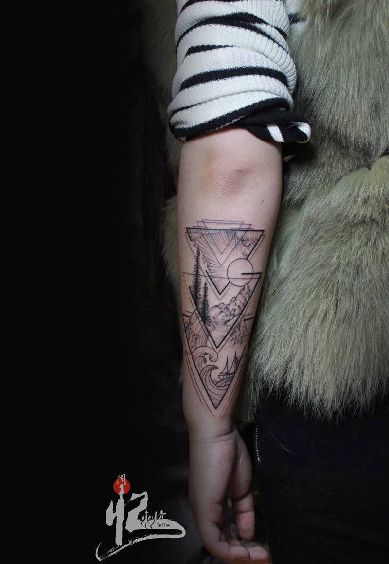 小臂外侧几何山水纹身图片_
