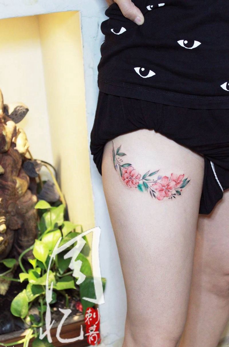大腿清新花朵纹身图片_