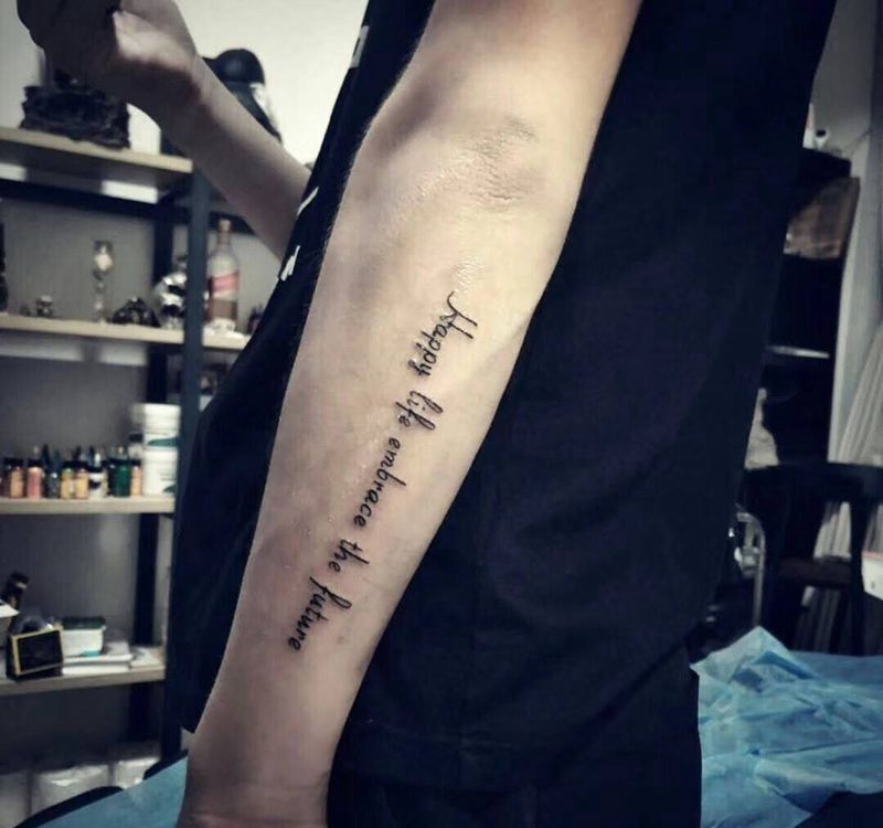 字母纹身图片_手臂字母纹身图案