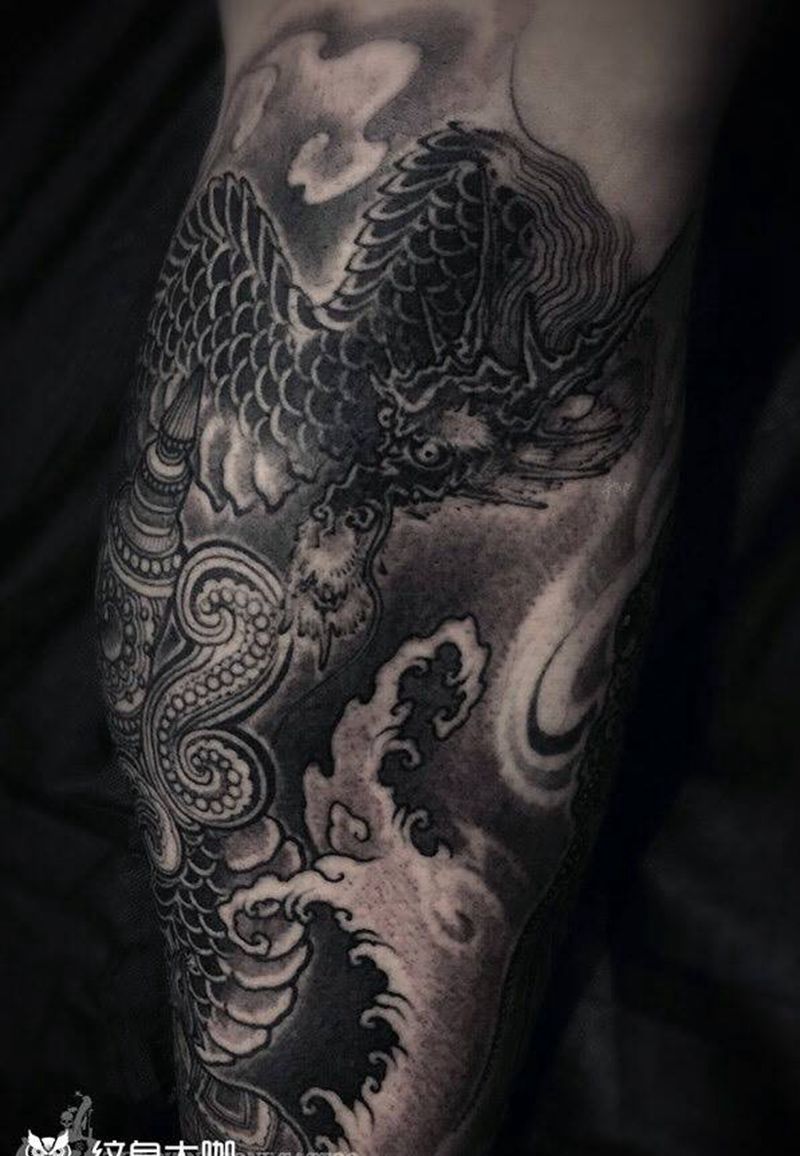 法器 龍纹身图片_腿部脚部新传统水墨龍。法器云纹身图案
