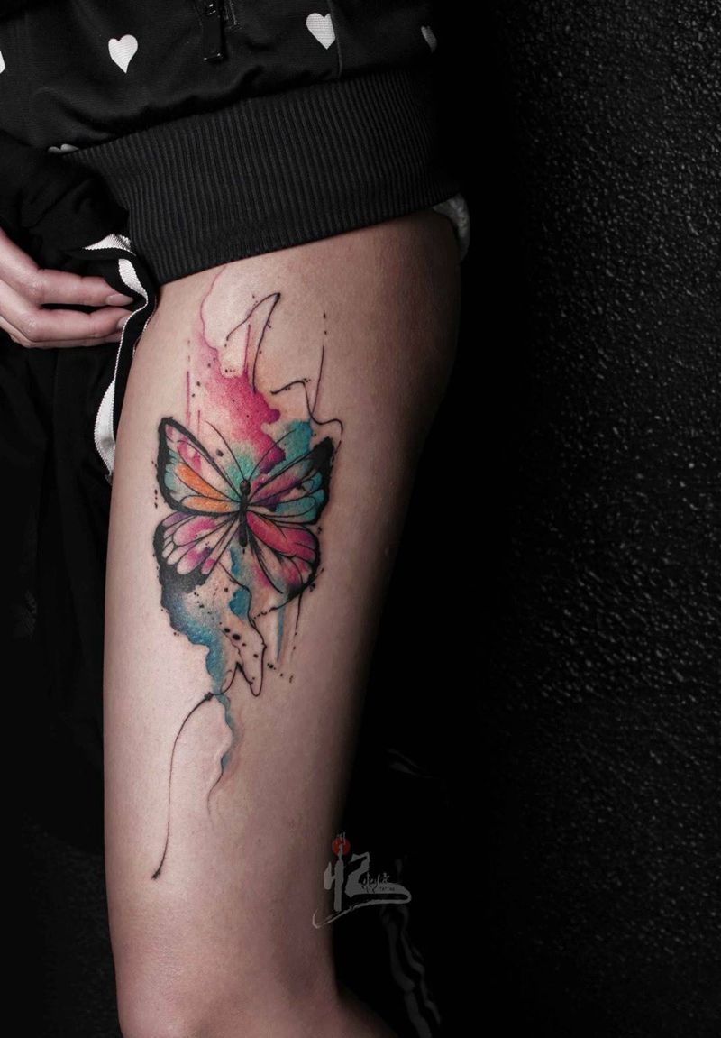 大腿水彩蝴蝶纹身图片_