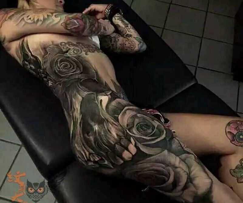 侧腰纹身图片_腰部欧美写实植物纹身图案