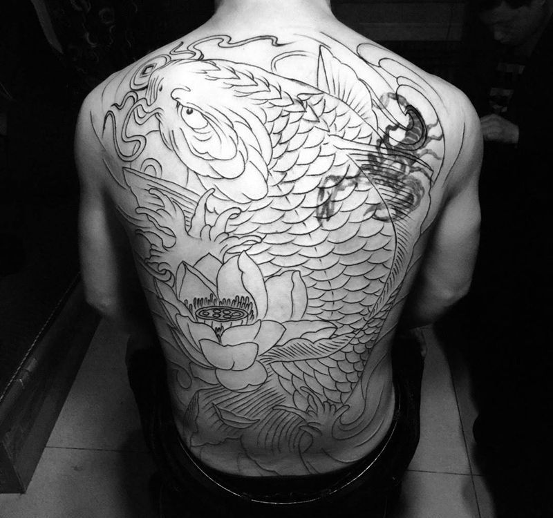 今日工作满背遮盖未完待续纹身图片_背部传统动物静物纹身图案