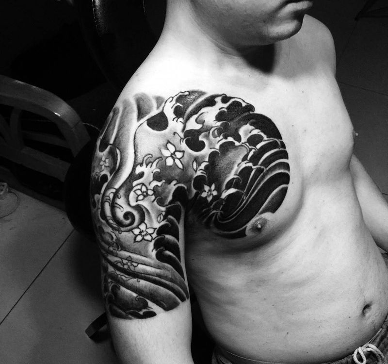 今日工作旧图半甲修整纹身图片_成品手臂胸部传统纹身图案