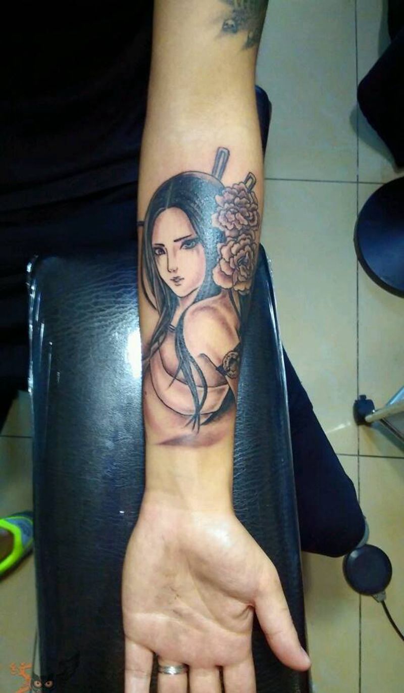 小臂美女纹身图片_传统肖像手臂人物纹身图案