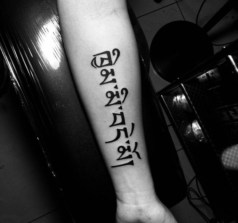 近日小作品纹身图片_成品手部颈部清新字符图腾纹身图案