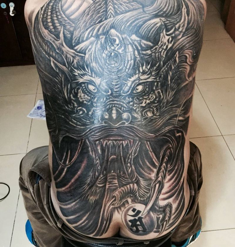 今日工作结束。满背遮盖大龙纹身图片_成品背部传统动物纹身图案