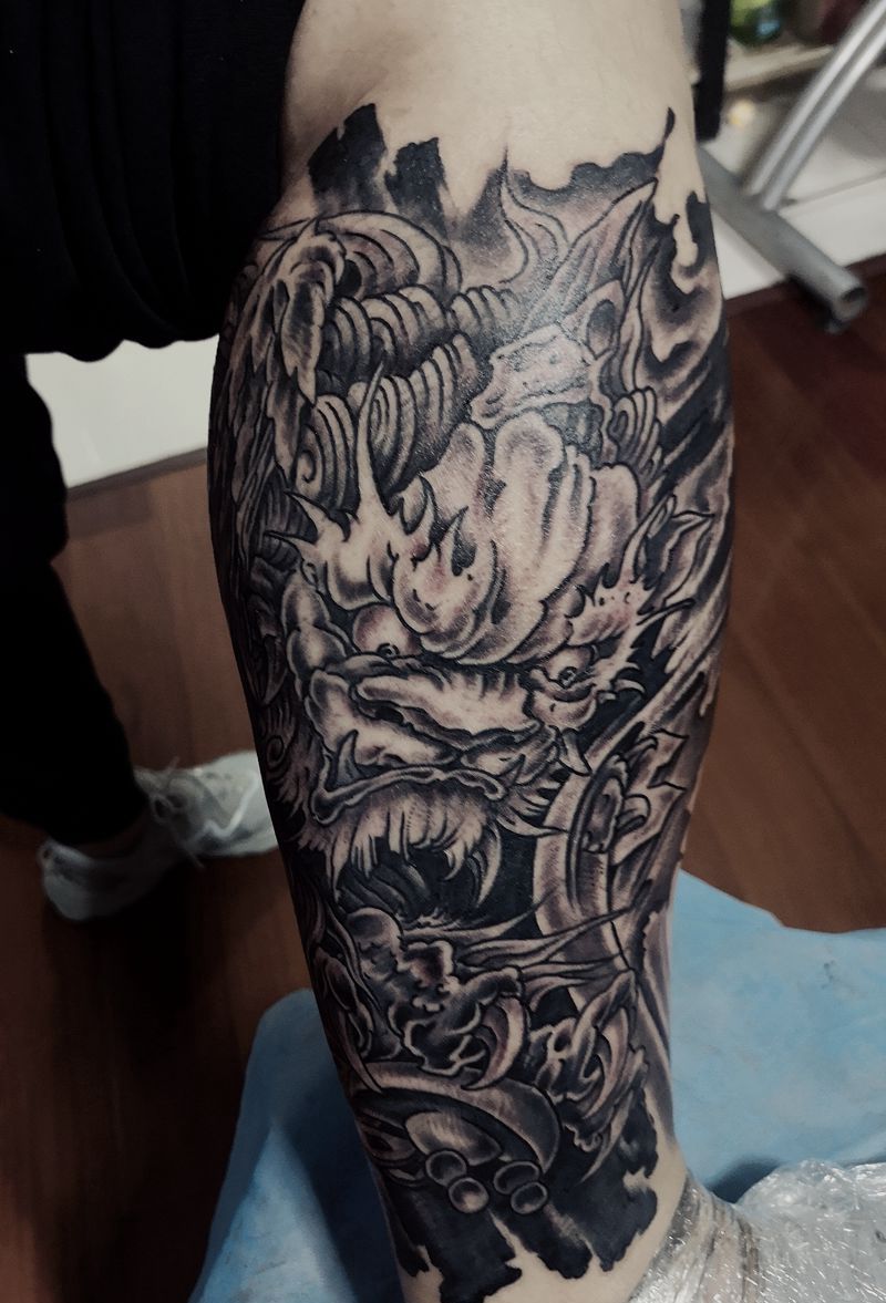 貔貅小腿纹身图片_腿部新传统纹身图案