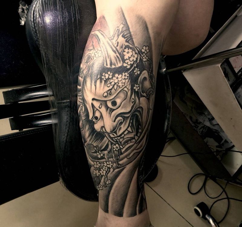 今日工作包小腿纹身图片_人物鬼神传统腿部纹身图案