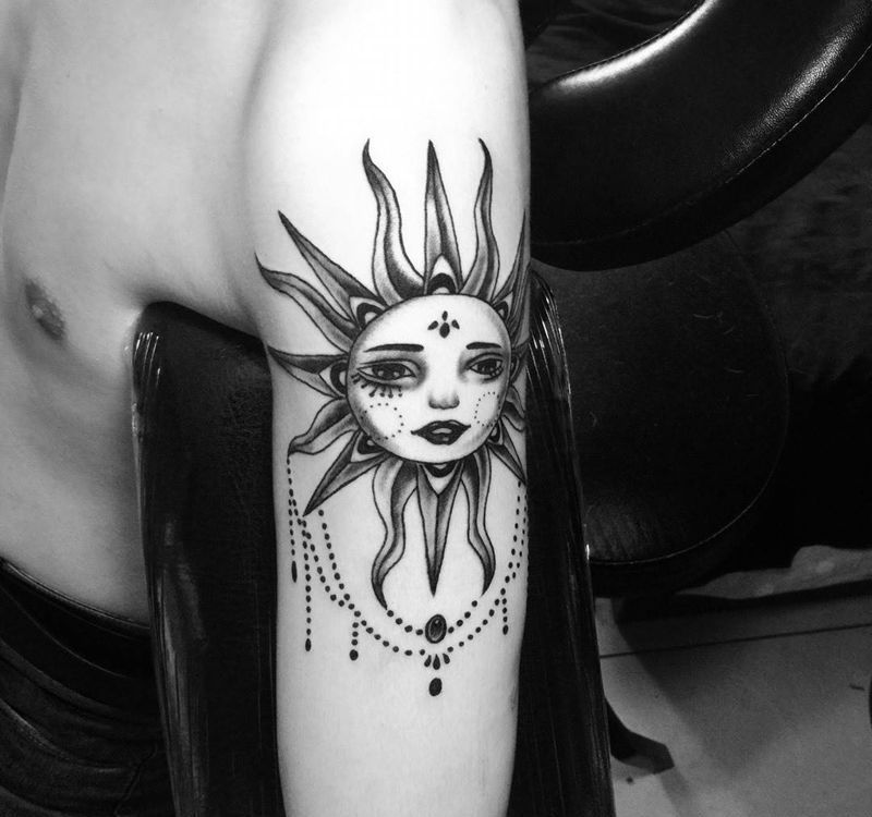 今日工作大臂太阳☀纹身图片_欧美清新图腾人物纹身图案