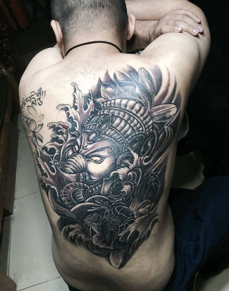 今日作品全程麻药效果纹身图片_成品背部传统宗教动物纹身图案