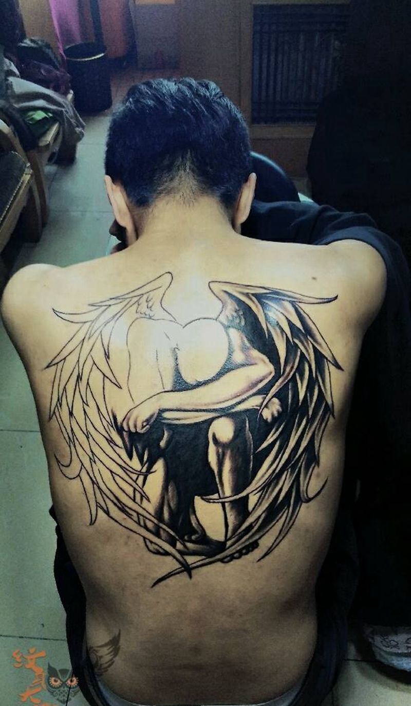 今日工作！未完待续！！纹身图片_背部欧美写实人物翅膀纹身图案