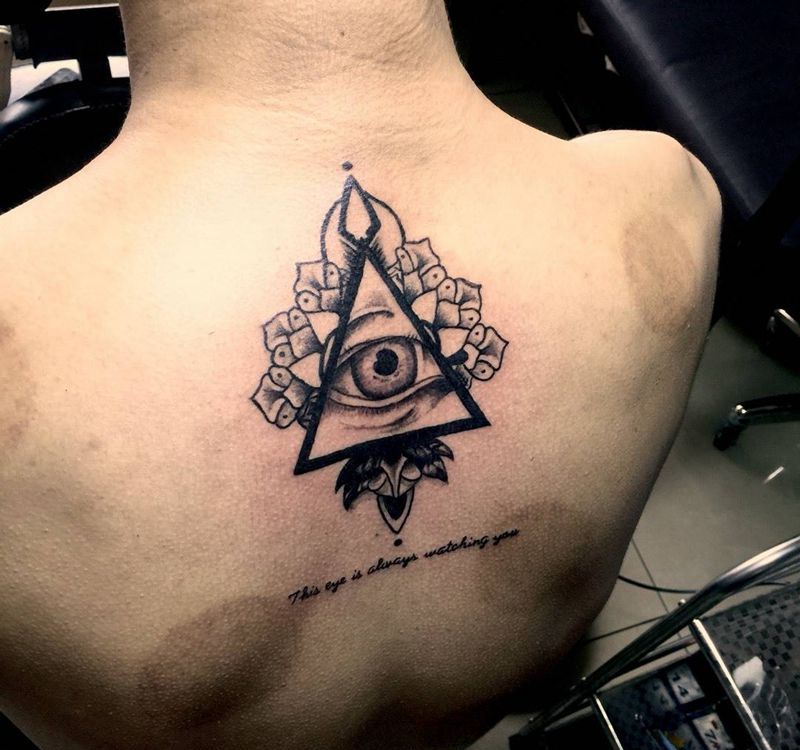 今日学员小宁纹身作品纹身图片_成品背部欧美清新几何纹身图案