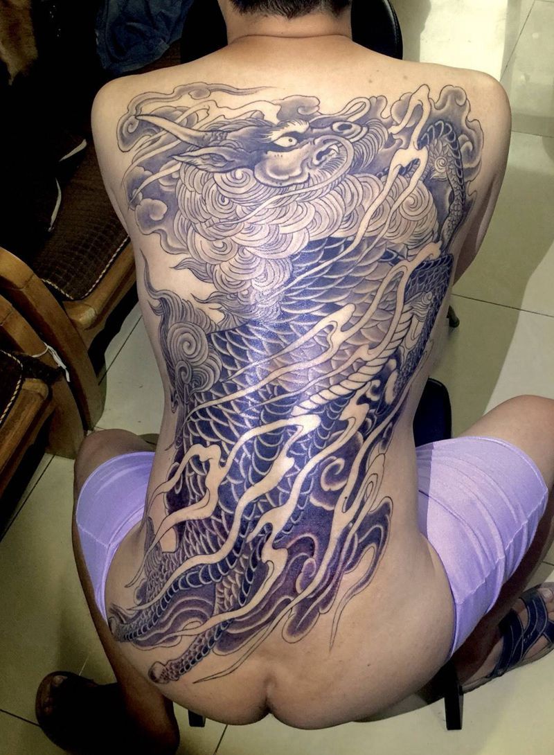 今日工作满背麒麟纹身图片_背部传统动物纹身图案