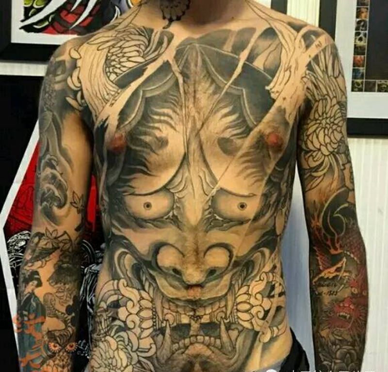 那些传统！纹身图片_胸部腹部传统人物鬼神纹身图案
