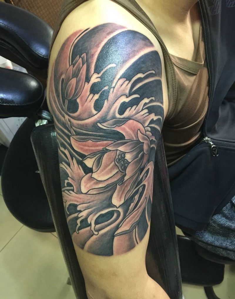 今日作品大臂莲花完成!纹身图片_成品手臂传统植物纹身图案