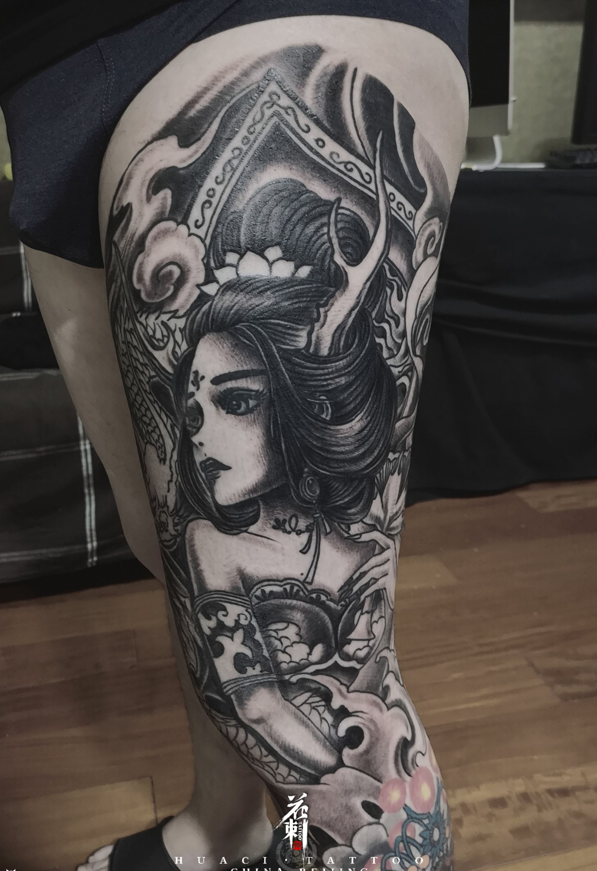 龙姬纹身图片_腿部新传统纹身图案