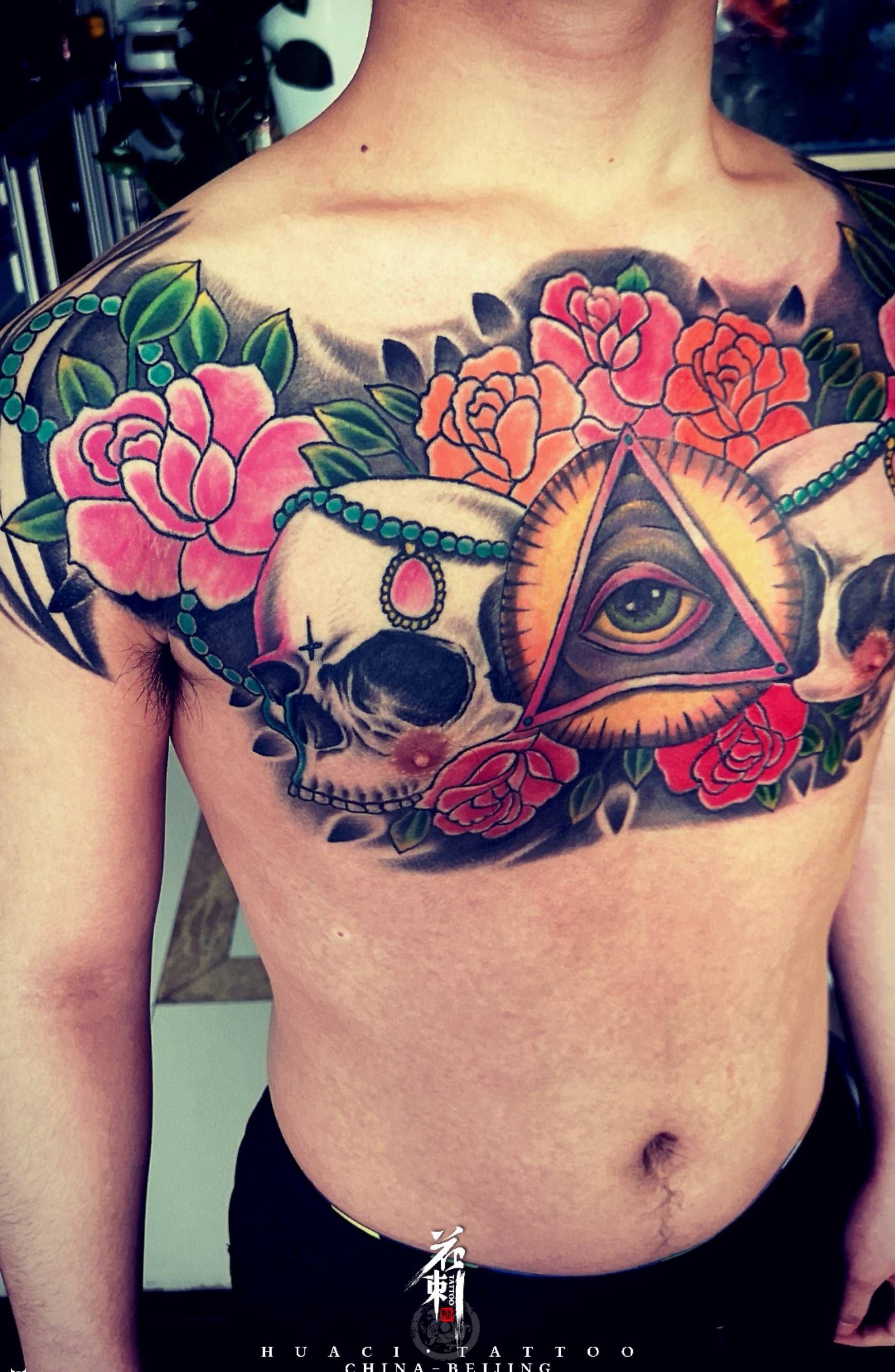 school花胸纹身图片_肩部胸部Old School纹身图案