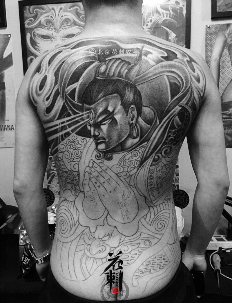 满背二郎神未完成纹身图片_背部传统人物纹身图案