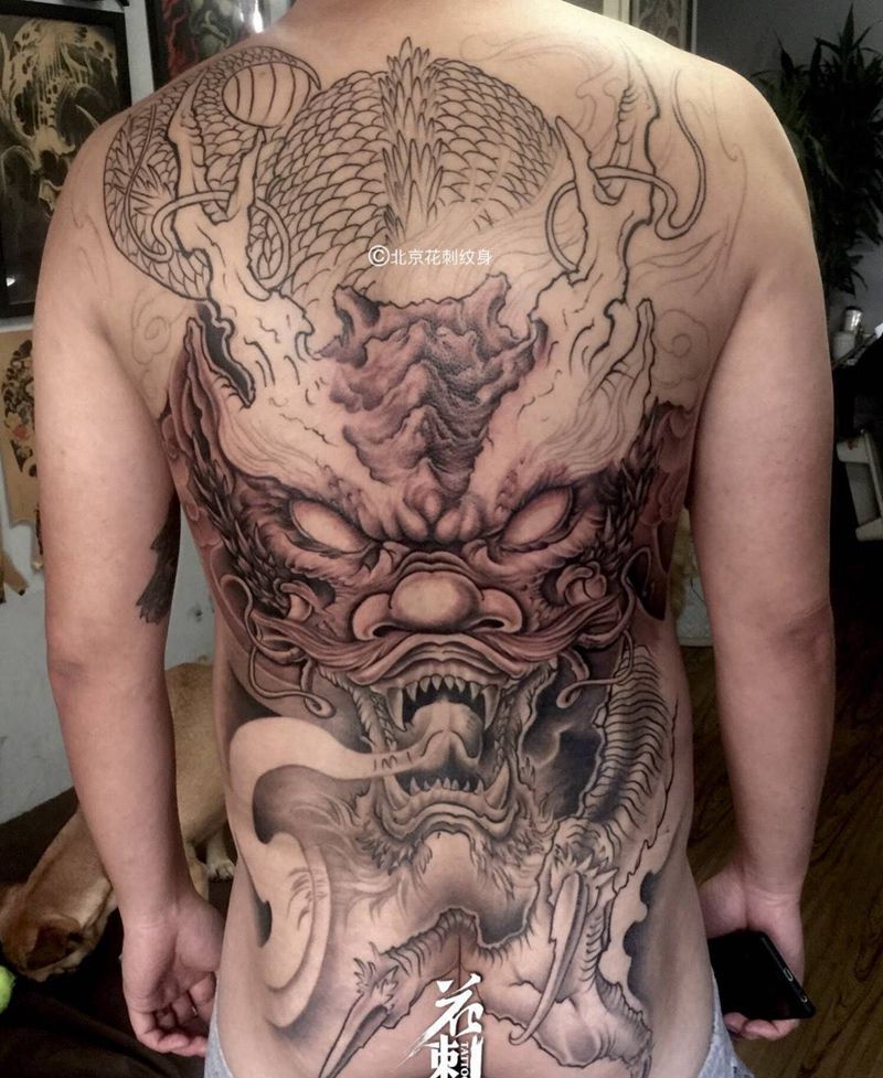 神龙见首不见尾纹身图片_背部腰部臀部传统动物纹身图案