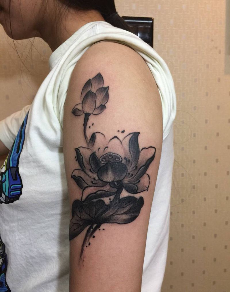 水墨荷花纹身图片_