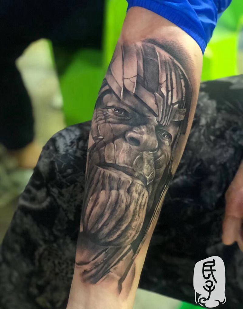 灭霸纹身图片_手臂欧美写实纹身图案