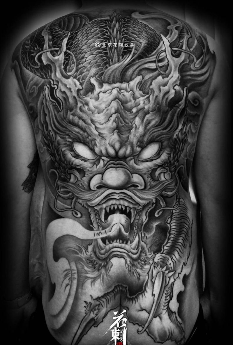 【神龙见首不见尾】纹身图片_成品背部臀部传统动物纹身图案