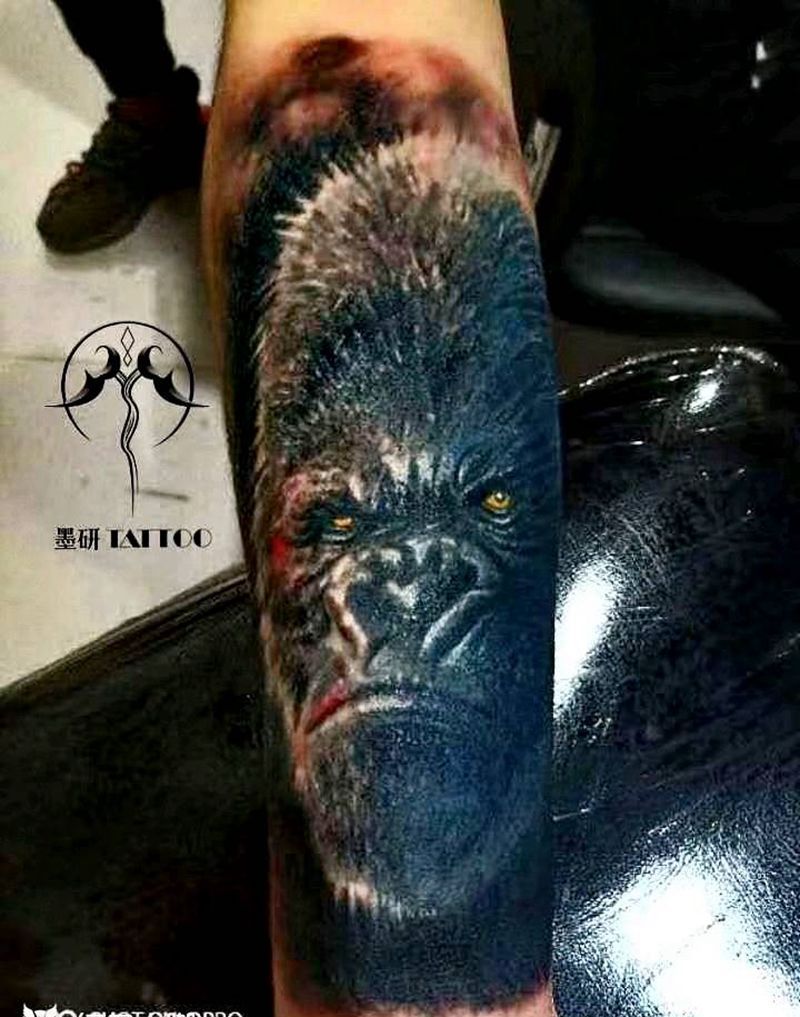 金刚纹身图片_手臂欧美写实金刚遮盖纹身图案