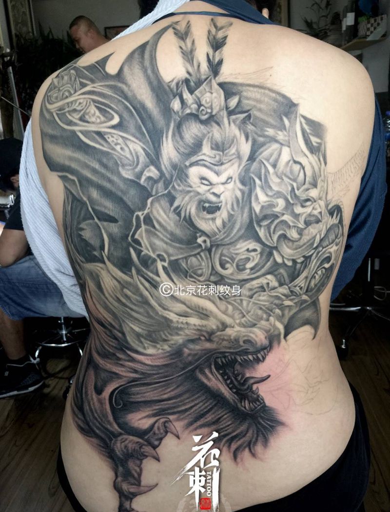 斗战胜佛！纹身图片_背部传统欧美写实人物动物纹身图案